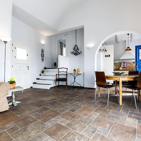 Arcana Santorini Villas, An Authentic Cycladic Experience