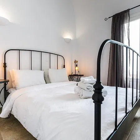 Дом отдыха Arcana Santorini Villas, An Authentic Cycladic Experience Акротири