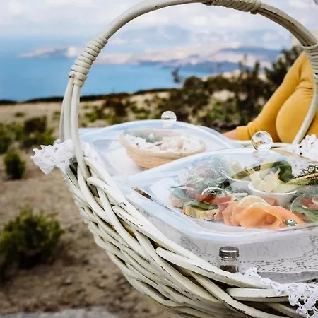 Сasa de vacaciones Arcana Santorini Villas, An Authentic Cycladic Experience