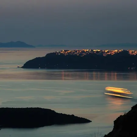 Arcana Santorini Villas, An Authentic Cycladic Experience * Akrotírion