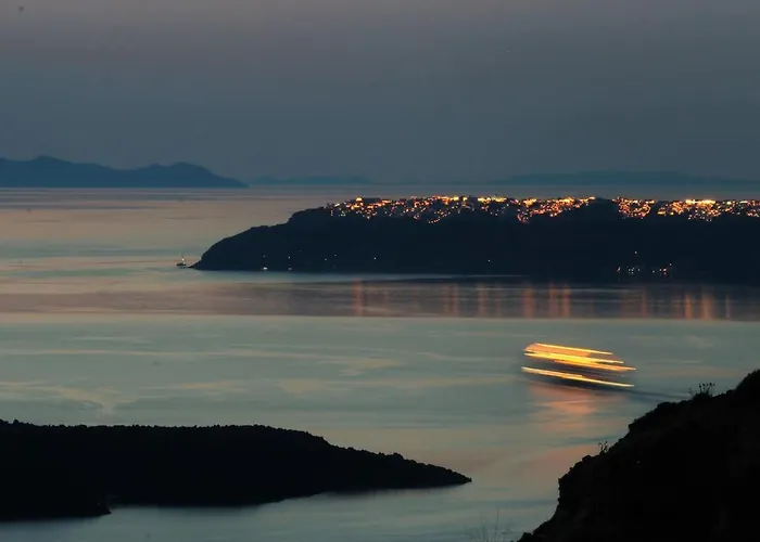 Arcana Santorini Villas, An Authentic Cycladic Experience * Akrotírion